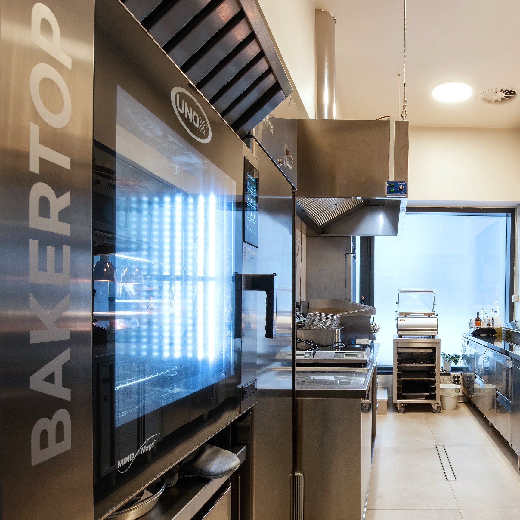 One Bistrò Tapas & Lounge